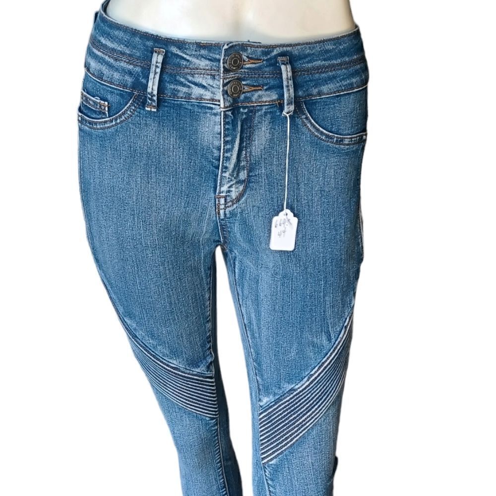 669844.....Chiole Skinny Jeans Size 3, W24" 29" Inseam 9"Rise
